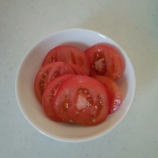 オリーブオイルとクレイジーソルトでトマトを！